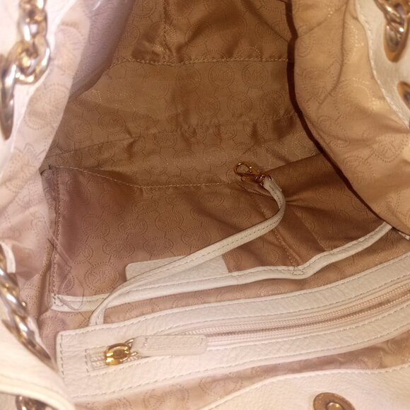 ๐๐ GIVEAWAY ๐๐Michael Kors Cream Satchel with Gold Accents - Picture 15 of 15